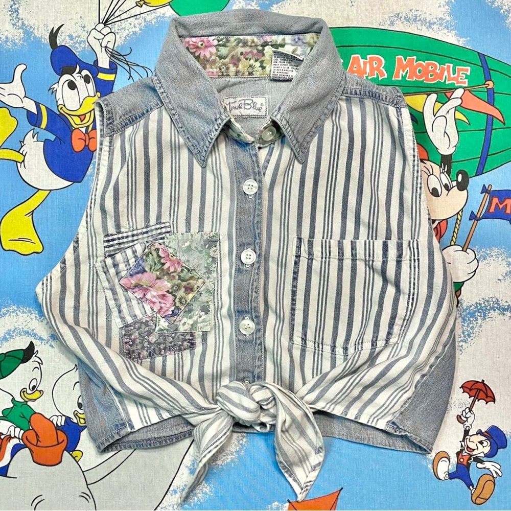 Vintage 90s blue & white striped floral youth buttoned crop top 🌸